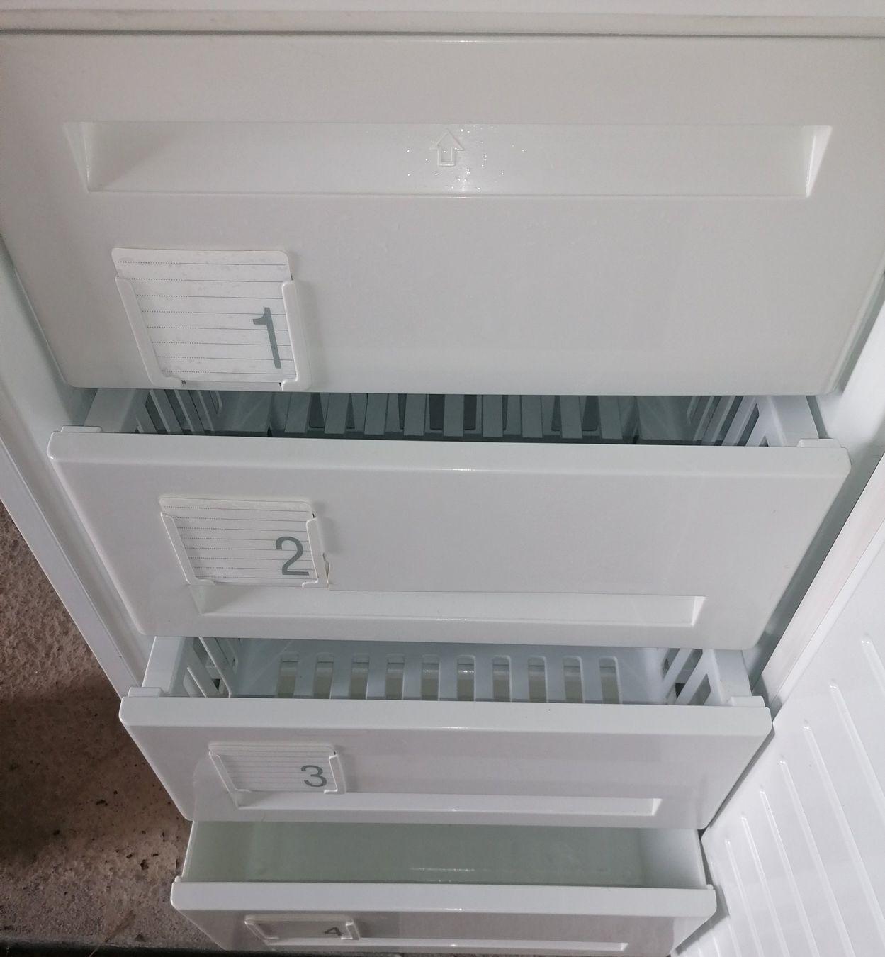 LG Gefrierschrank: Gefrierschrank LG GF-161SSF – Gebraucht aus Seengen von die_Katze 2