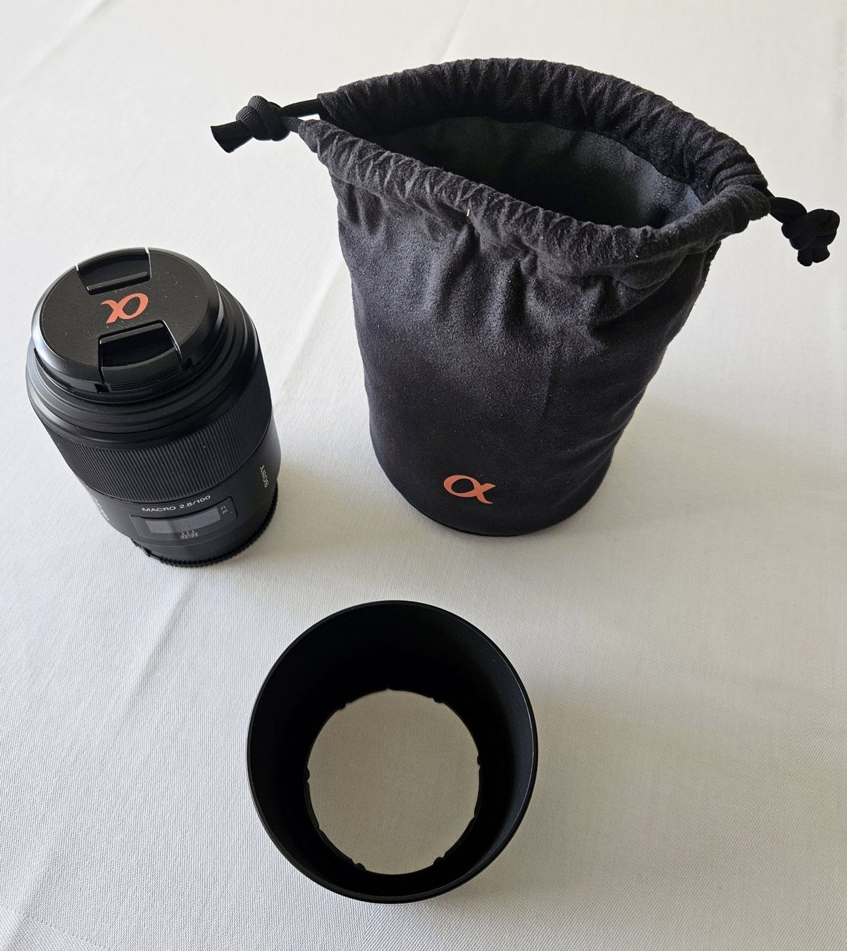Sony Objektive: Sony-Objektiv 100mm F2.8 Macro A-Mount – Gebraucht aus Männedorf von Ziitglogge
