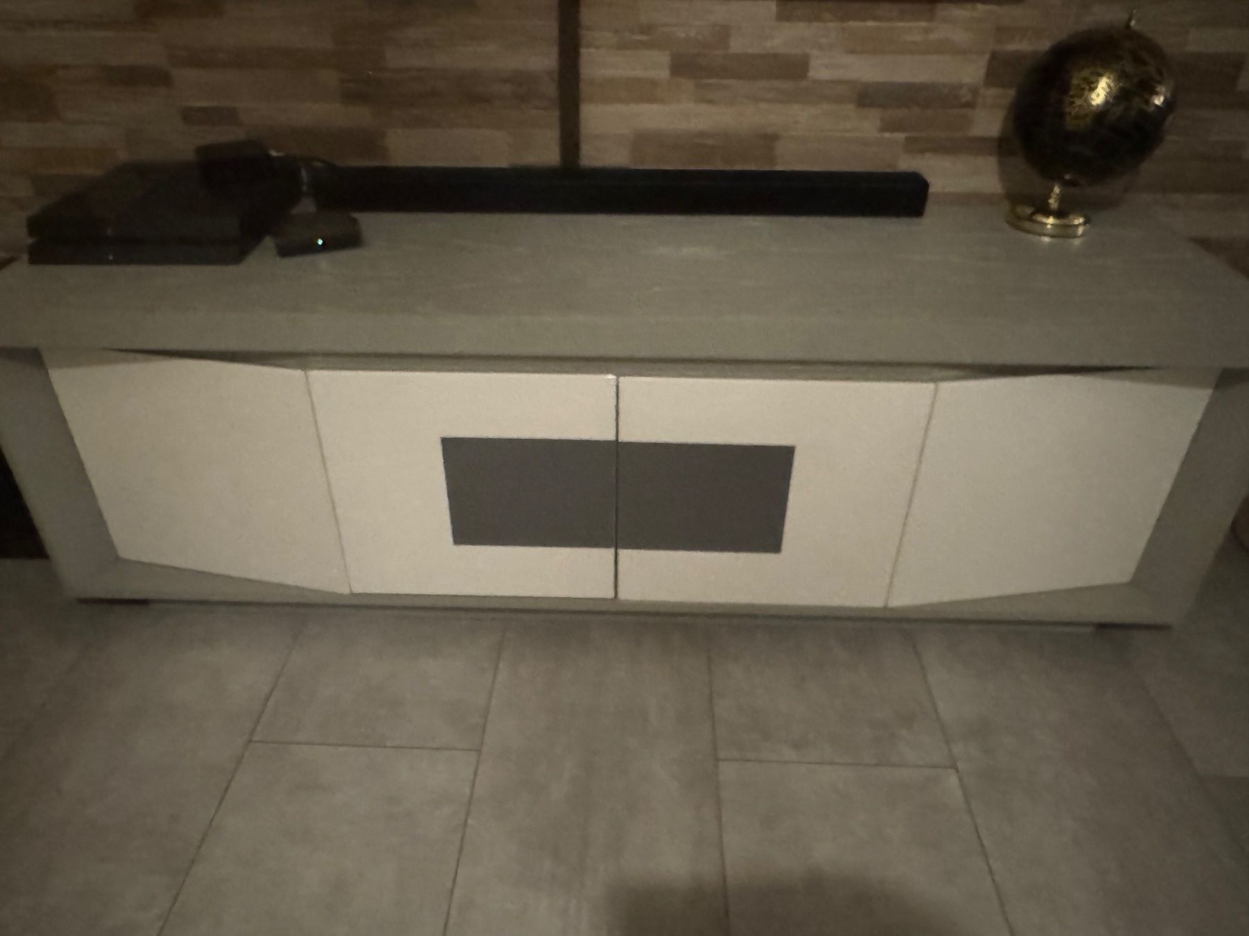 Mobili TV: Meuble TV moderne,bon état! – Usato da La Chaux-de-Fonds venduto da patricia42 1