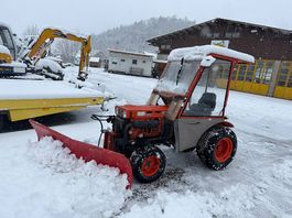 Traktor Kubota B 7100 HD mitschnepflug schwenkbar 4x4
