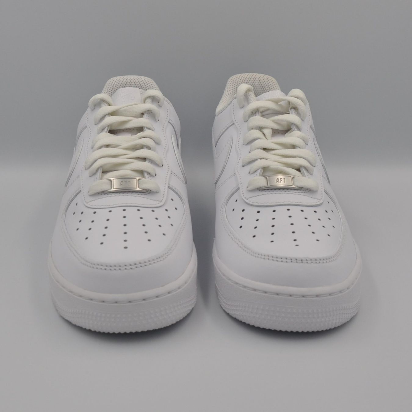 Nike Scarpe da uomo: Nike Air Force 1 White 42 – Nuovo e nell'imballaggio originale da Bern venduto da SneakerheavenLT 3