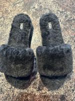 Damen Hausschuhe der Marke UGG Schwarz Grösse 37 (Wie Neu)