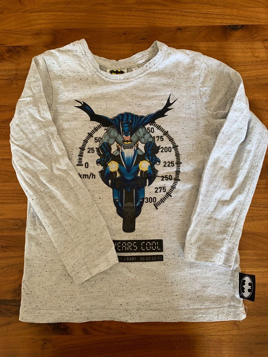Camicie, T-shirt & Polo: Langarm-Shirt Batman Gr. 122 – Usato da Chur venduto da cardem86