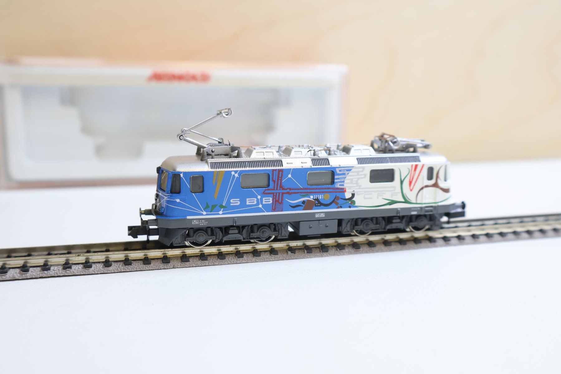 Arnold Modelleisenbahnen: ARNOLD SBB Bourret Re 4/4 E-Lok - Spur N 2407 – Gebraucht aus Winterthur von Monstera 5