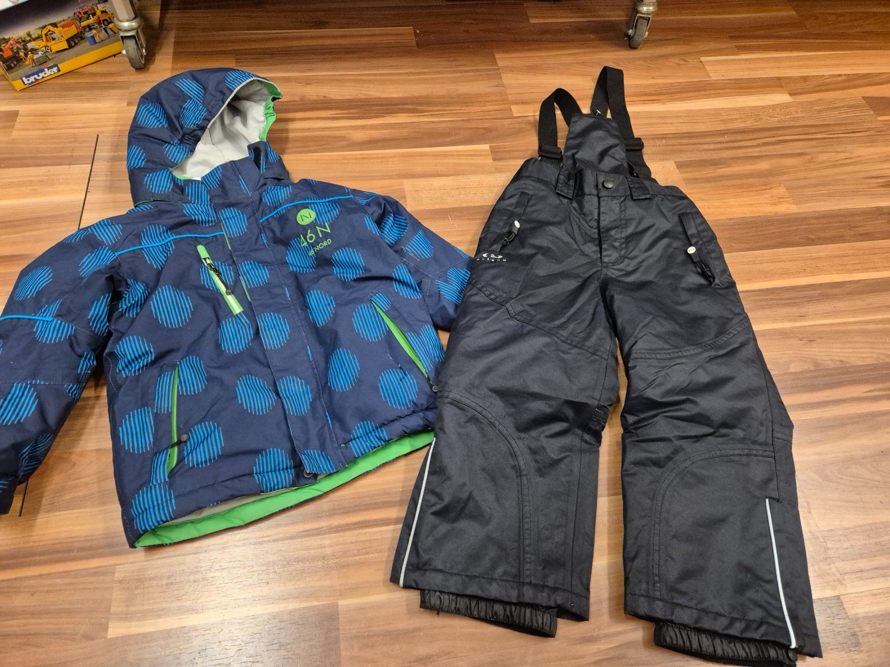 Giacche & Cappotti: Skijacke oder Skihose gr 104 B1 – Usato da Schwarzenburg venduto da Flamingo07
