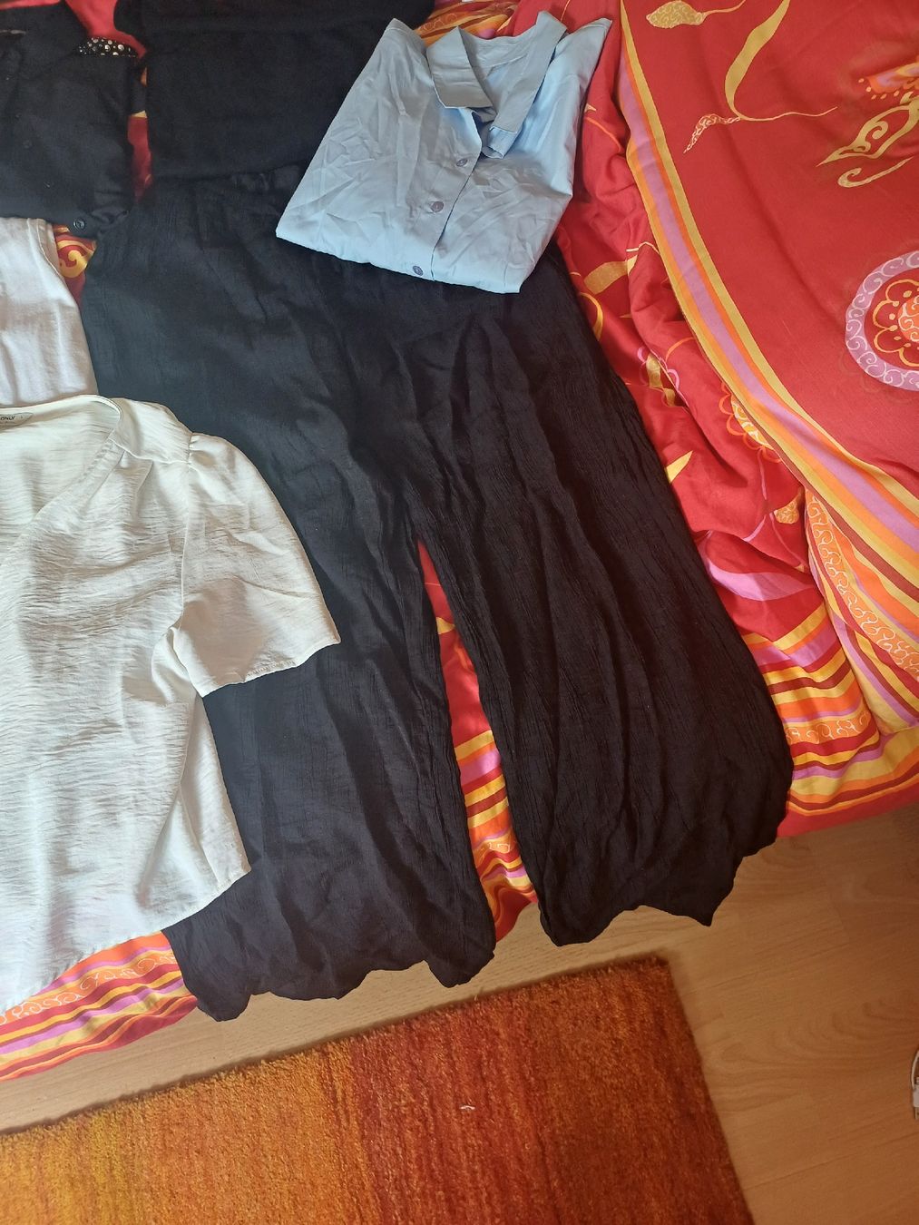 Lotti di vestiti: Kleiderpaket an diversem – Usato da Niederwangen BE venduto da Loulilou86 5