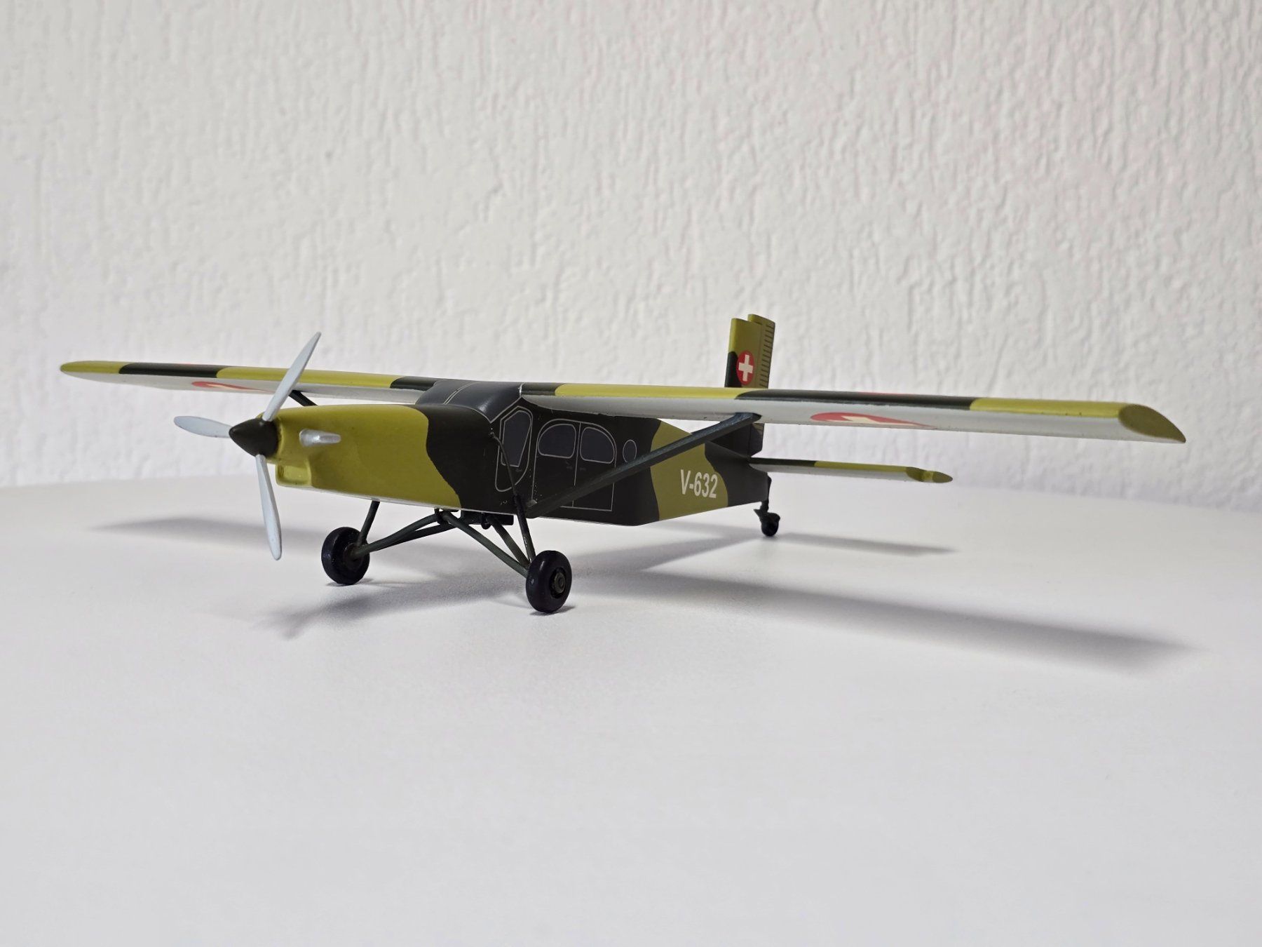 Kit di modellismo & Modellini statici: Pilatus Porter, PC 6, Schweizer Luftwaffe, V-632, Vitrine, – Nuovo (secondo la descrizione) da Kloten venduto da Nicola2 1