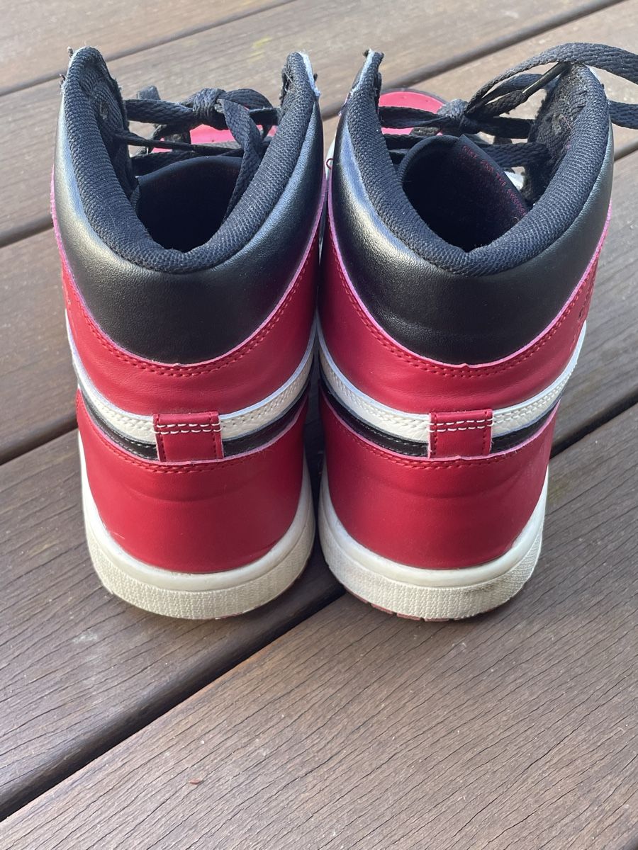 Jordan Herrenschuhe: Air Jordan 1 blanc et rouge 42.5 – Gebraucht aus Commugny von arm_7m7m 8
