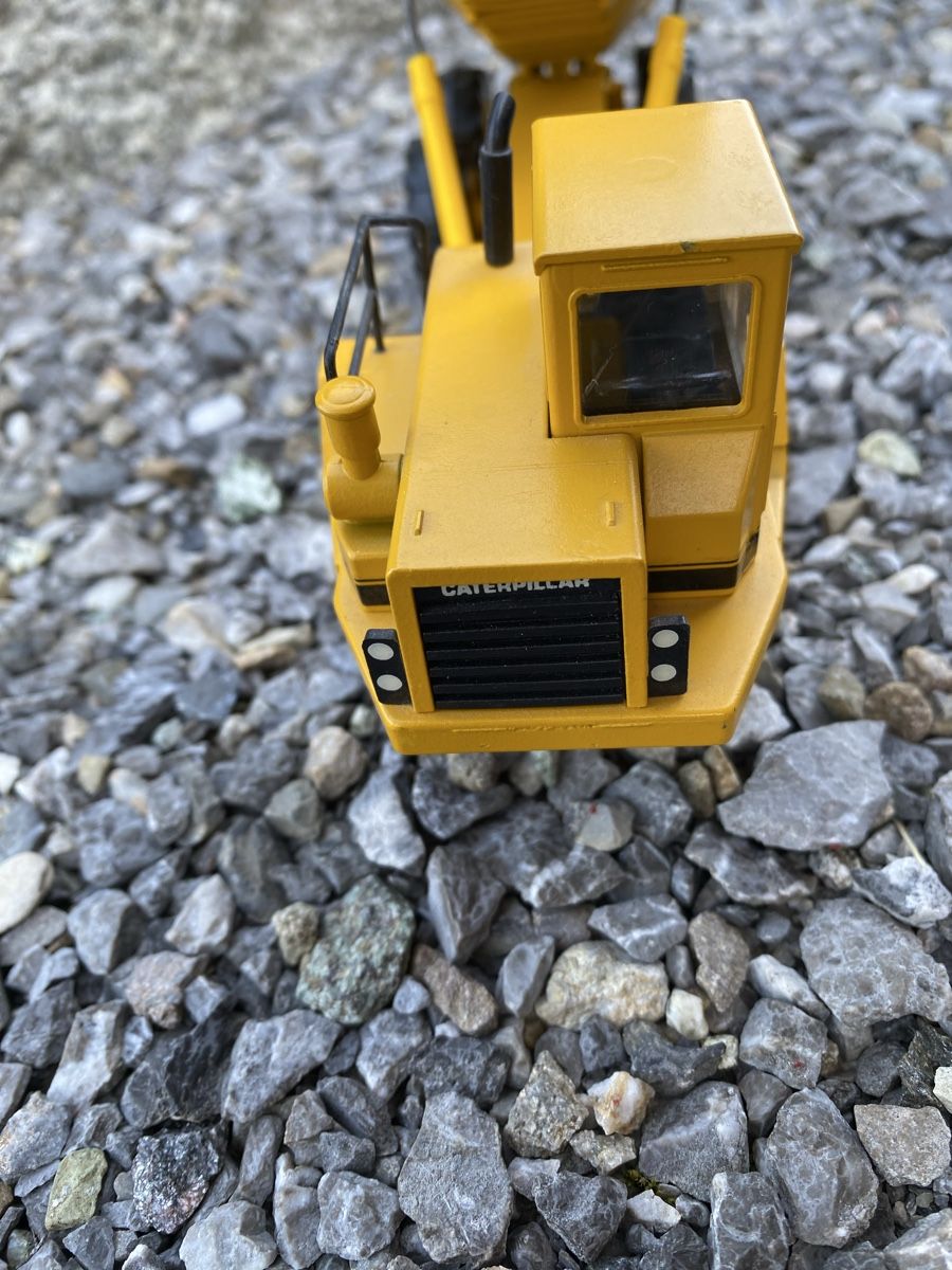 Caterpillar Kit di modellismo & Modellini statici: Modell Caterpillar D400, Masstab 1:50 – Usato da Arch venduto da UrsusC46 2