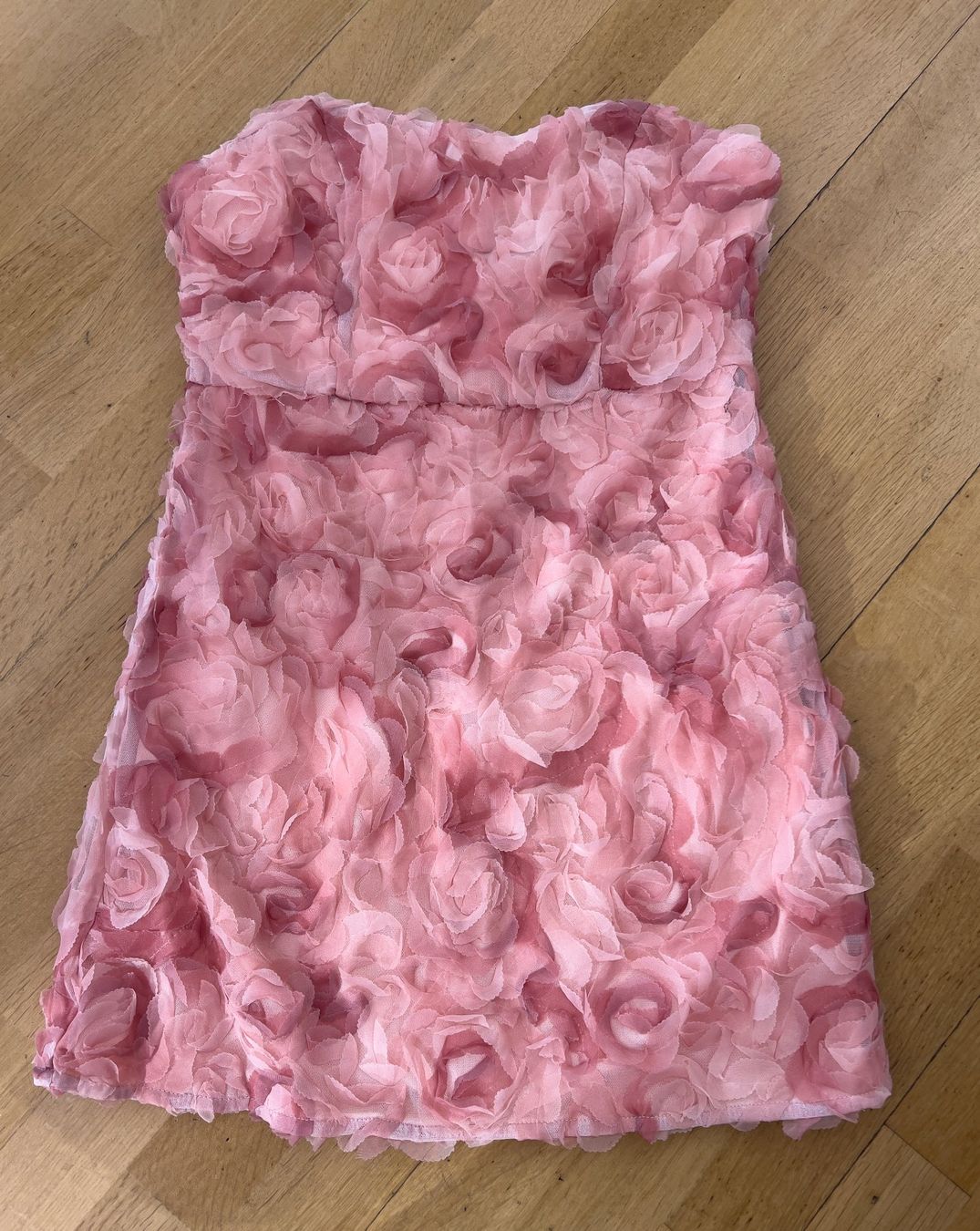 Kleider: Tägerloses Bustierkleid 3D-Rosen – Neu und originalverpackt aus Zürich von Naebeli