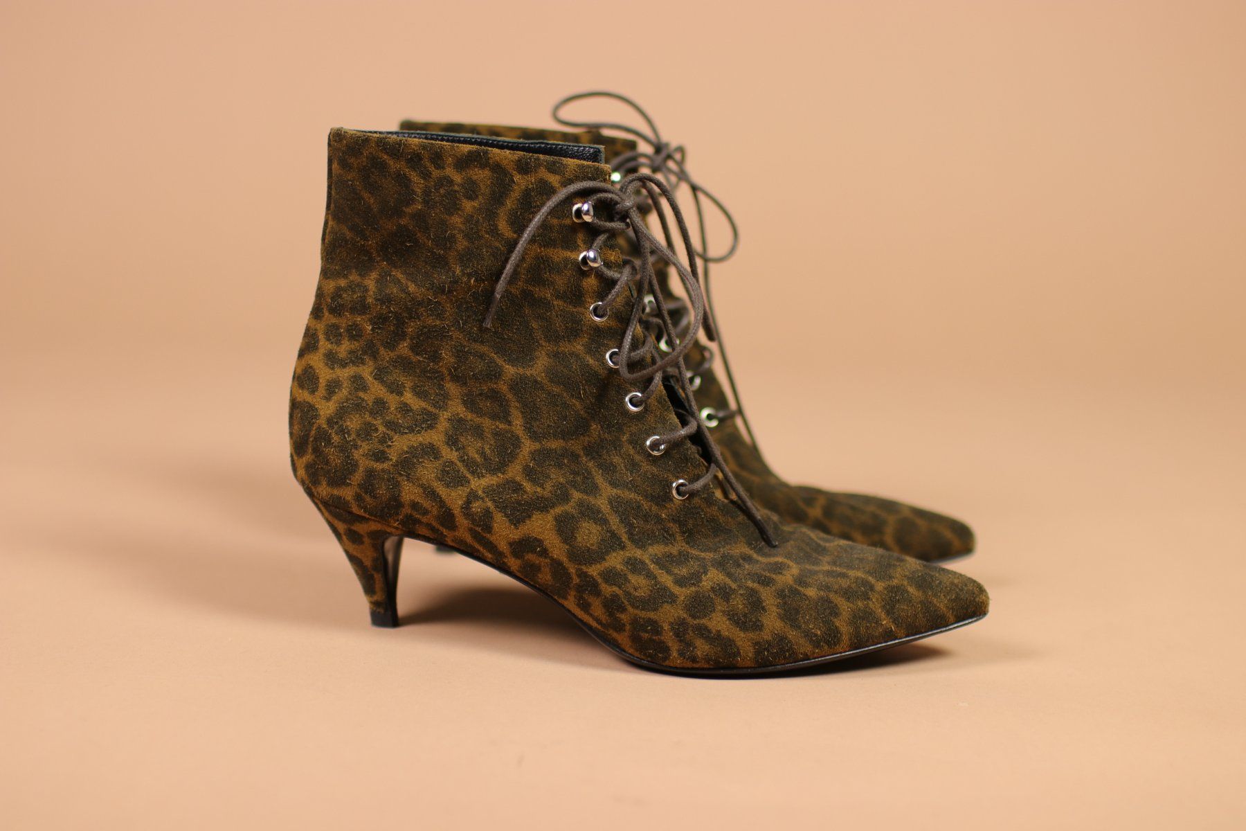 Saint Laurent Scarpe da donna: Saint-Laurent Leopard Leather Lace up Booties - Size 38 – Usato da Hombrechtikon venduto da BAZ-Vintage