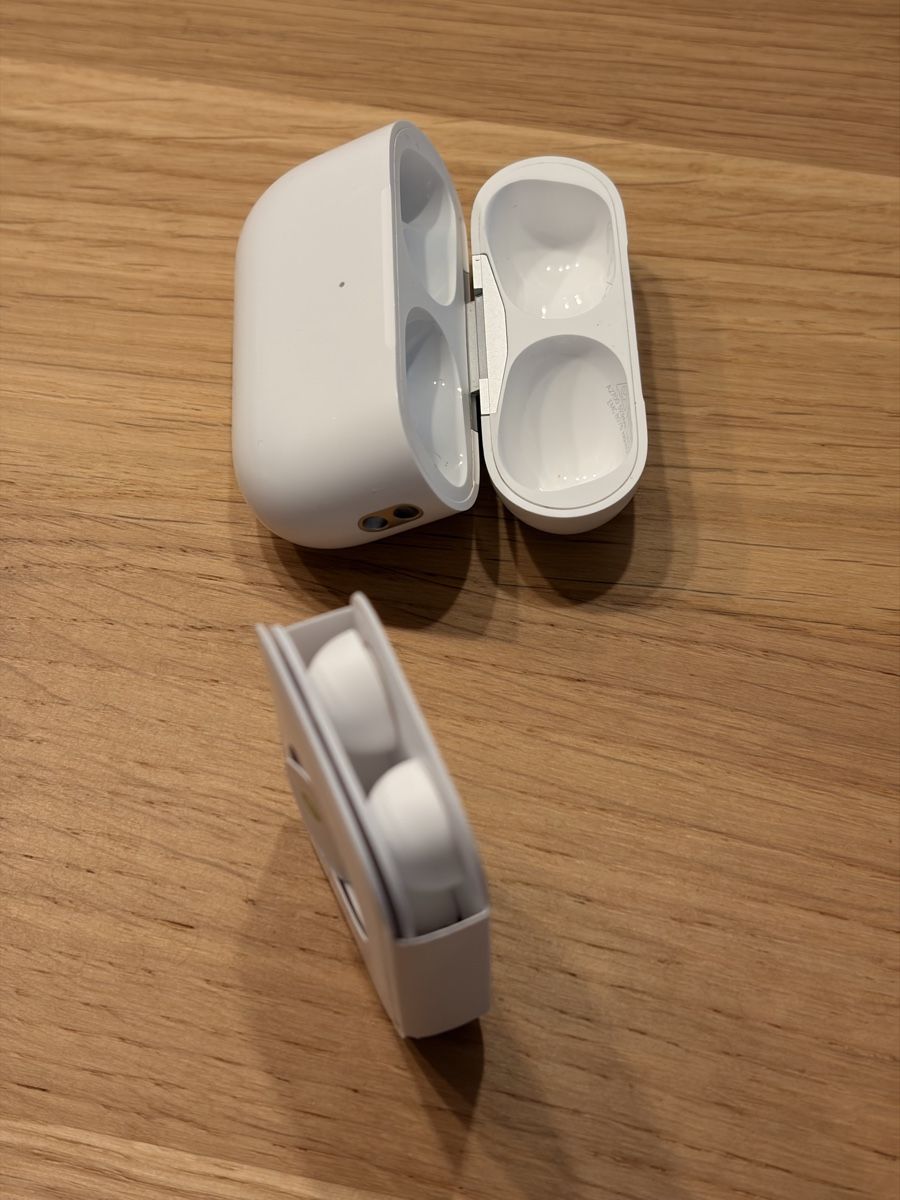 Apple Casques audio: Airpods Pro 2 mit Lightning-Case – D'occasion à Belp par roon14 1