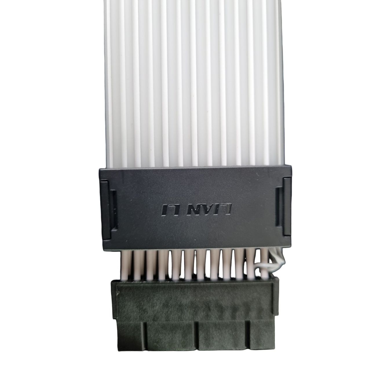 Lian Li Cavi: LIAN LI Strimer Wireless 24P – Nuovo (secondo la descrizione) da Wangen b. Olten venduto da Restwert_Wangen 3