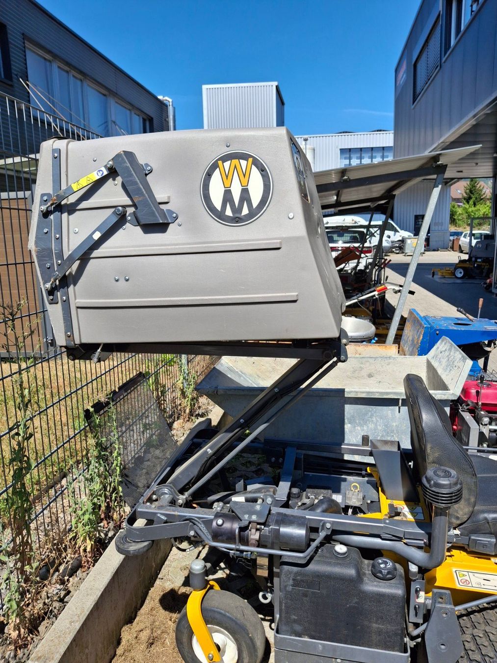 Tondeuses à gazon: Walker T27i Ohne Mähwerk – D'occasion à Sutz par Shop_LehmannGT 1