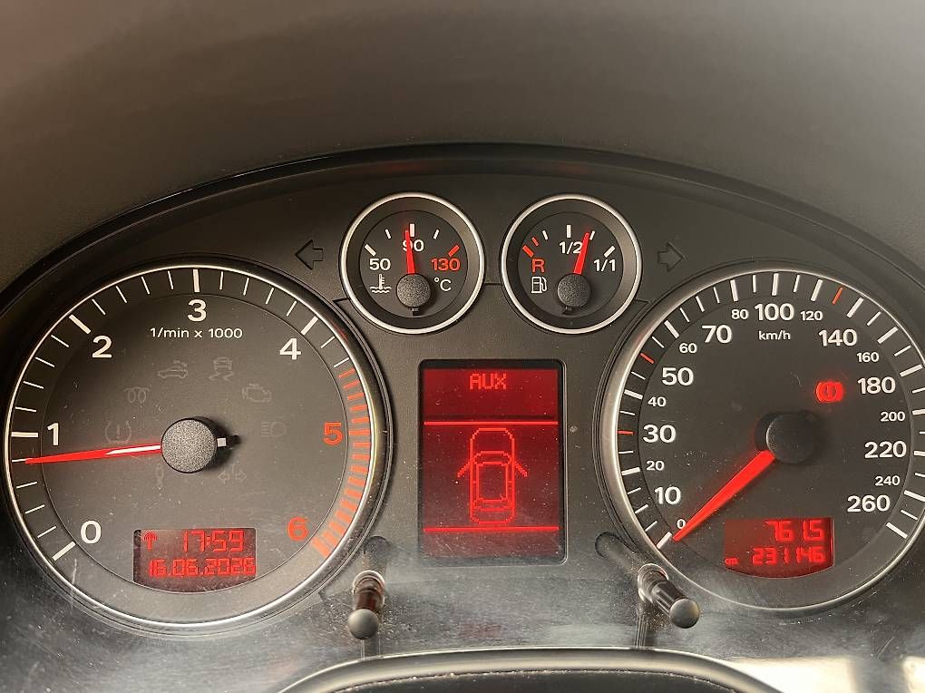 Audi Automobili: Audi A3 2.0 TDI Quattro schwarz – Usato da Adelboden venduto da Holz45 4