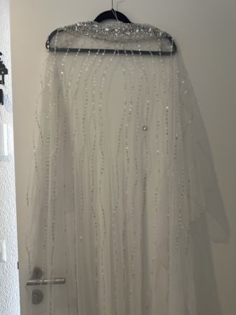 Brautkleid mit Tiara und Schleier Grösse38/40 S neuwertig