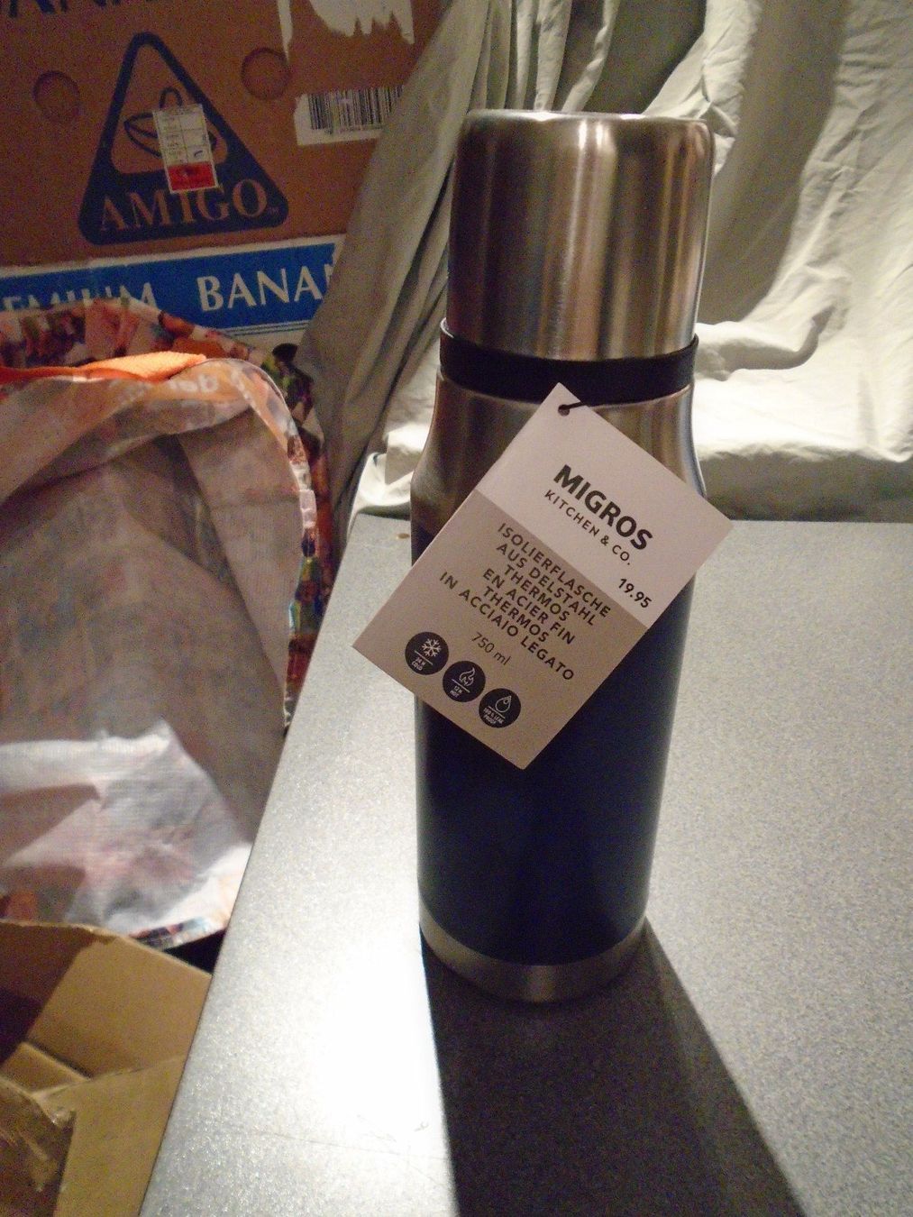 Trinkflaschen & Thermosflaschen: Isolierflasche blau/silberfarbig, 750 ml – Neu und originalverpackt aus Zürich von abraxas1291