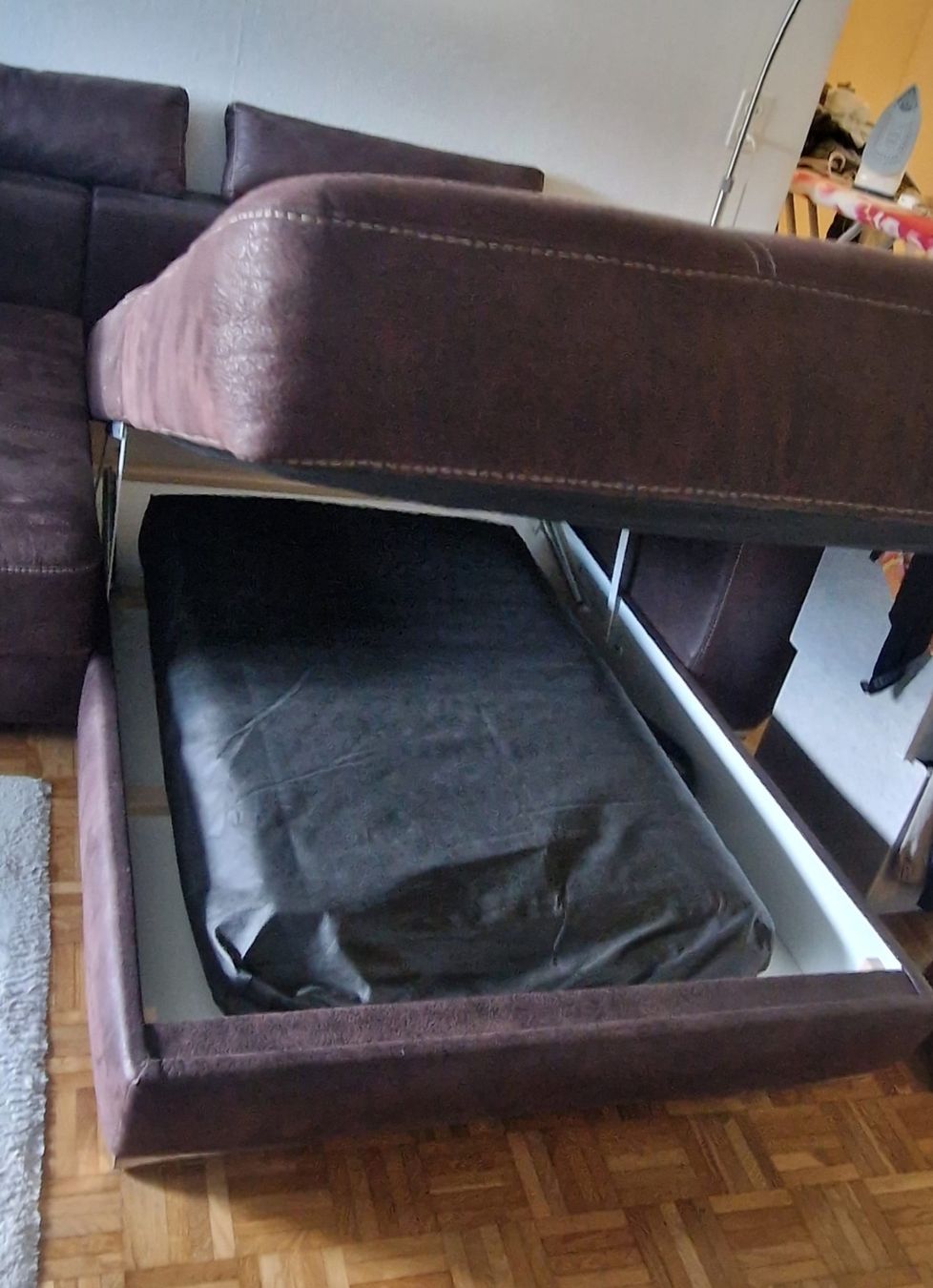 Divani: Grosses Eck-Schlafsofa mit Topper & 2x Stauraum – Usato da Richterswil venduto da mku_6ckz 4