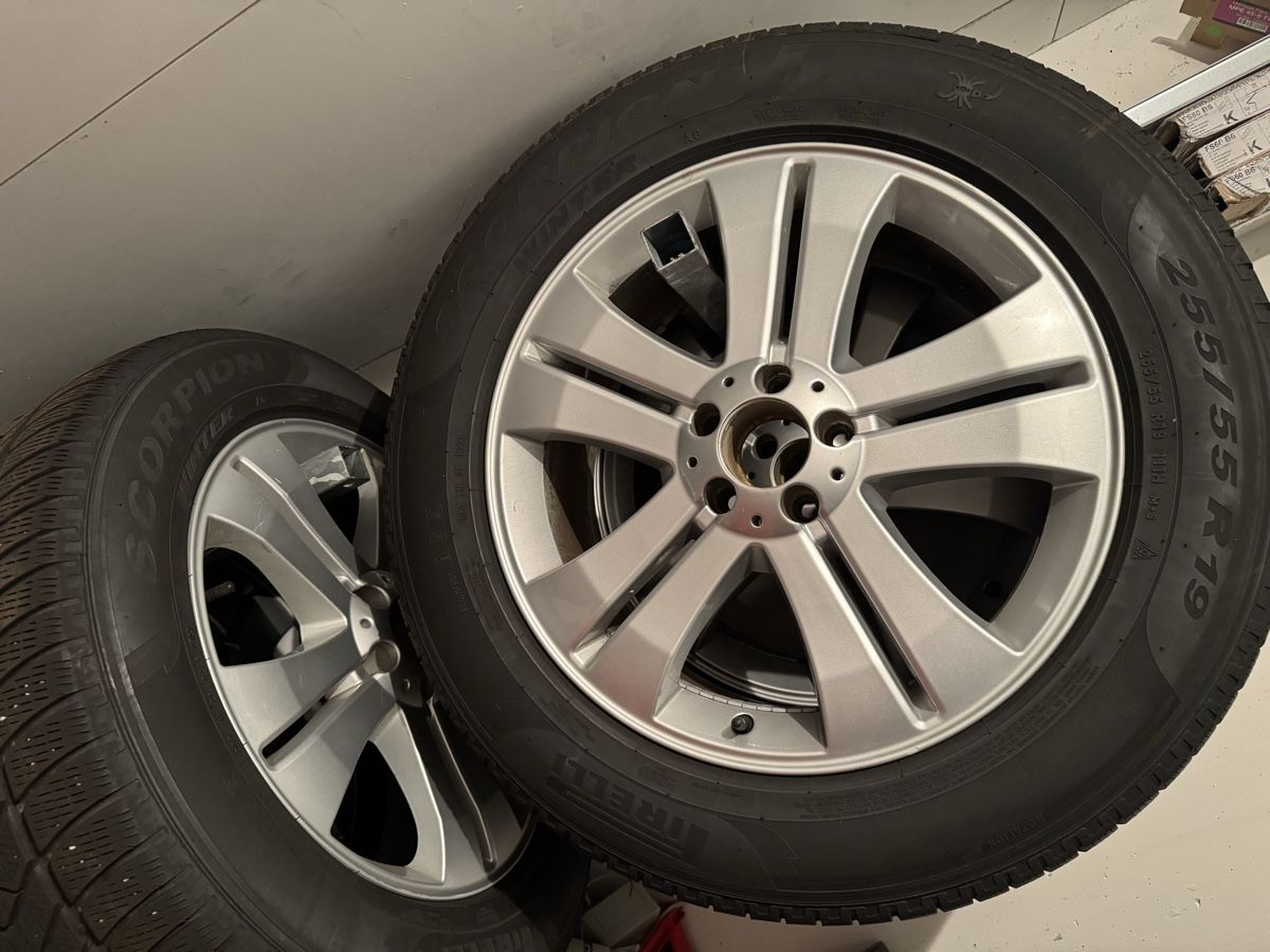 Pirelli Pneus & Kompletträder: Winterräder Pirelli Scorpion 255/55 R19, Top Zustand! (53) – Gebraucht aus Arth von bes_h5r2 3