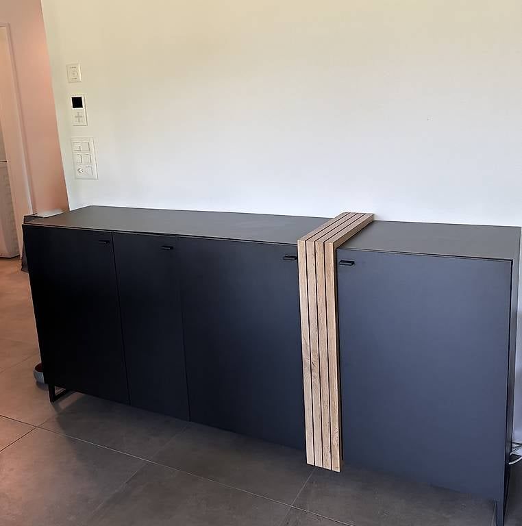 Cassettiere: Sideboard Mattschwarz mit Holz – Usato da Möriken AG venduto da ram_n5kf