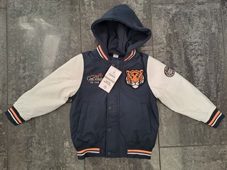 Jacke mit Kapuze, Grösse 104, neu, Top!