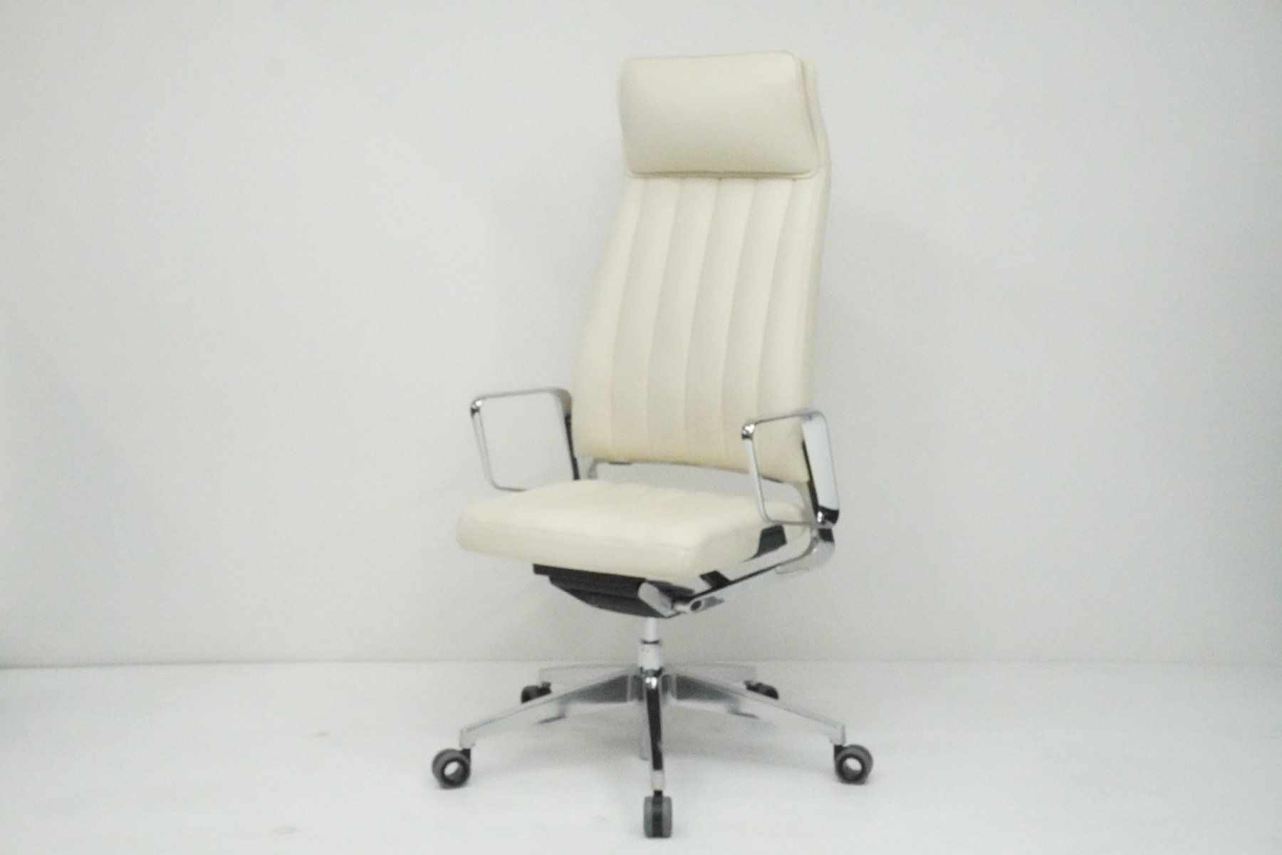 Sedie: Interstuhl VINTAGEis5 Chefsessel Leder UVP CHF 5247 – Usato da Bad Zurzach venduto da QLASSIQ 2