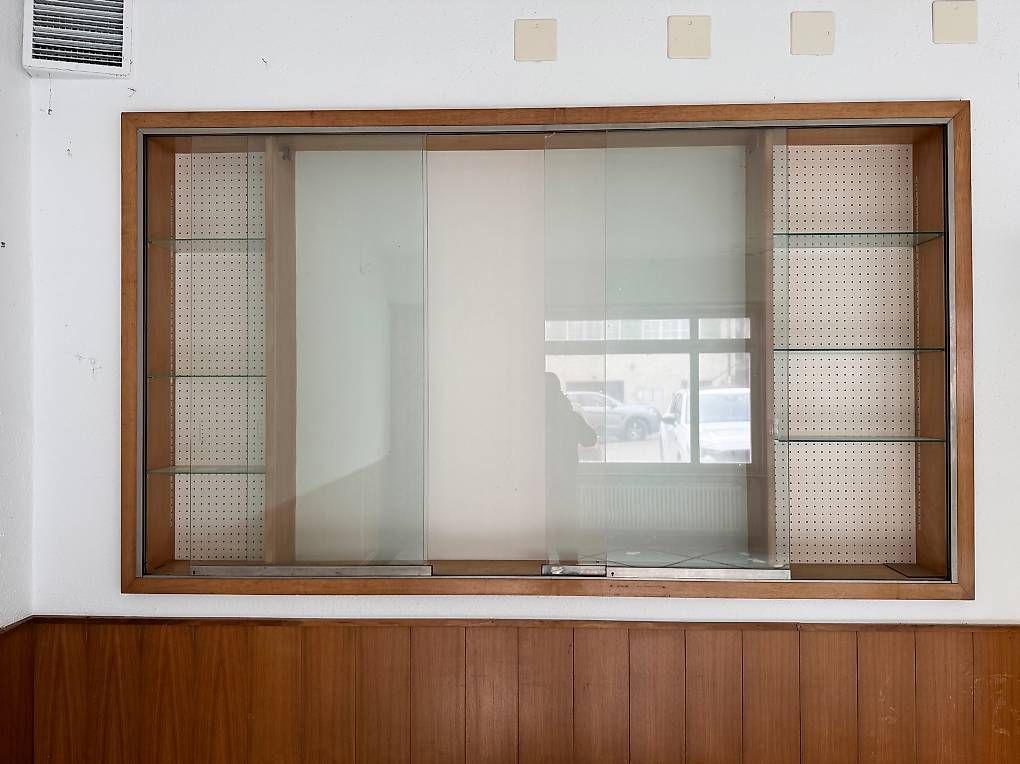 Vitrines: 3 WandVitrinen  stark gebraucht  auch Einzel-Abgabe – D'occasion à Münchwilen AG par me2work