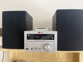 LG Micro-HiFi-Anlage CM2031 mit Lautsprechern