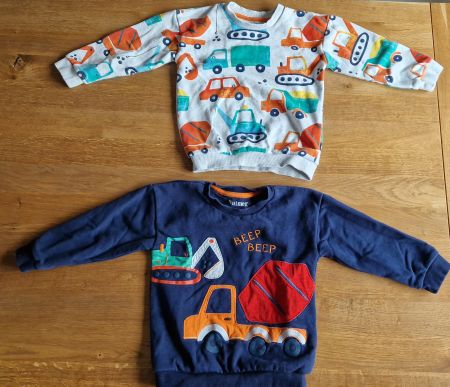 2x Sweatshirt Pullis mit Baustellenfahrzeuge Grösse 104/110