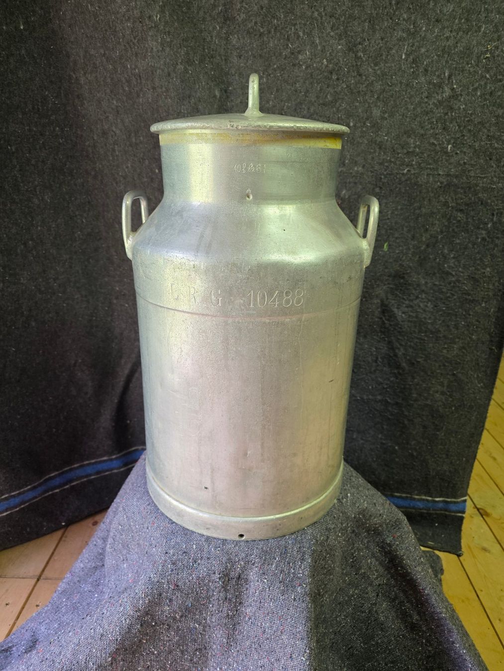 Alle Dekorationen: Boille 40 l – Gebraucht aus La Croix-de-Rozon von christian160459