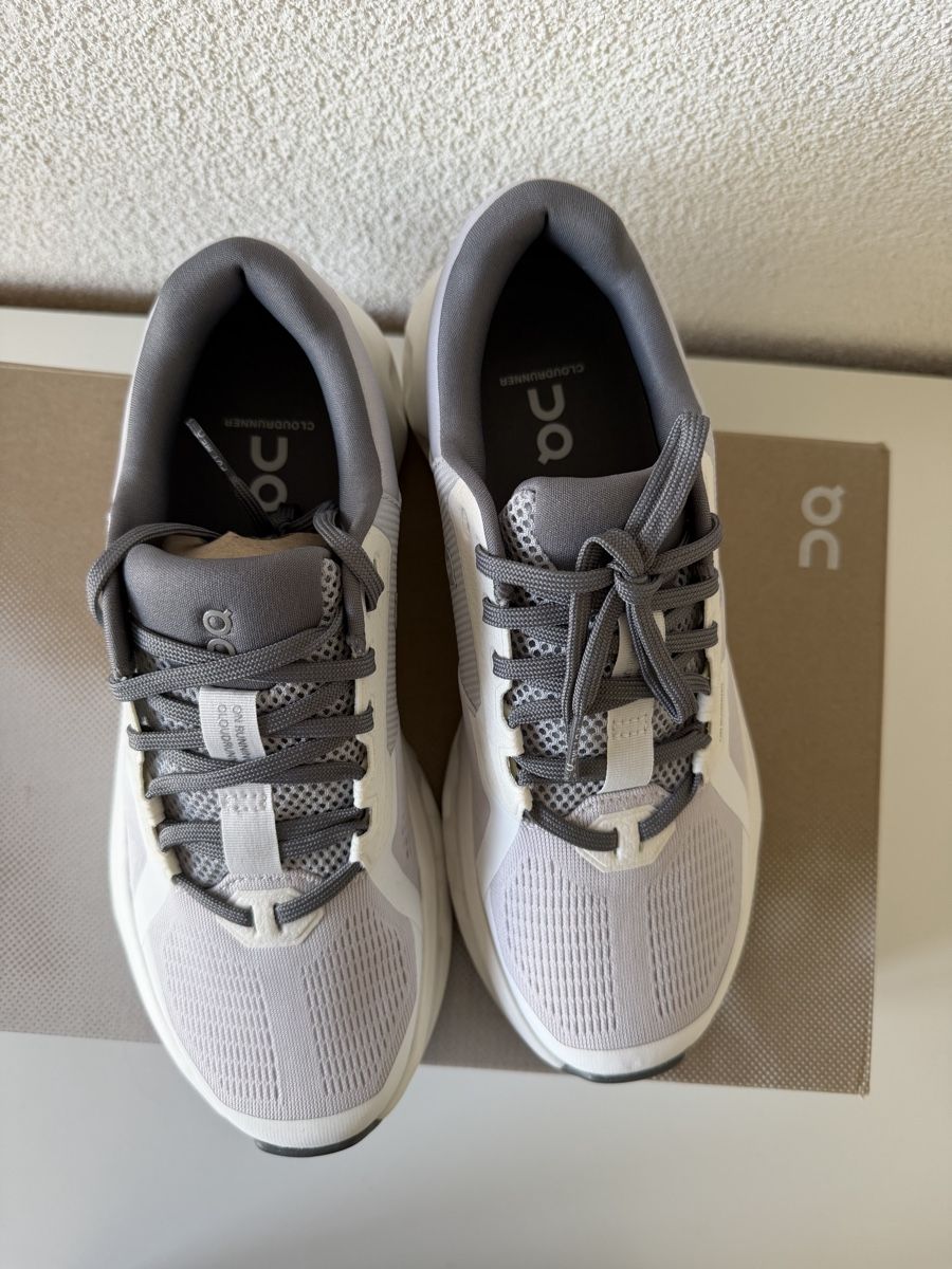 On Chaussures femmes: On Cloudrunner 2 Frost White EU 40 US 8.5 – Neuf (Voir description) à Uster par b4x_ric 1