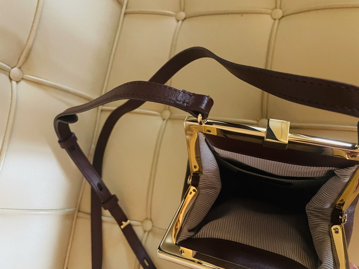 Windsor Borse da donna: NEU Windsor, Umhängetasche Bordeaux – Nuovo e nell'imballaggio originale da Tägerwilen venduto da CarolinaHerrera 2