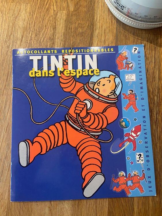 Tintin dans l'espace (livre autocollants  