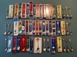 Lot von 50+ Souvenir Löffeli, versilbert vom In- und Ausland