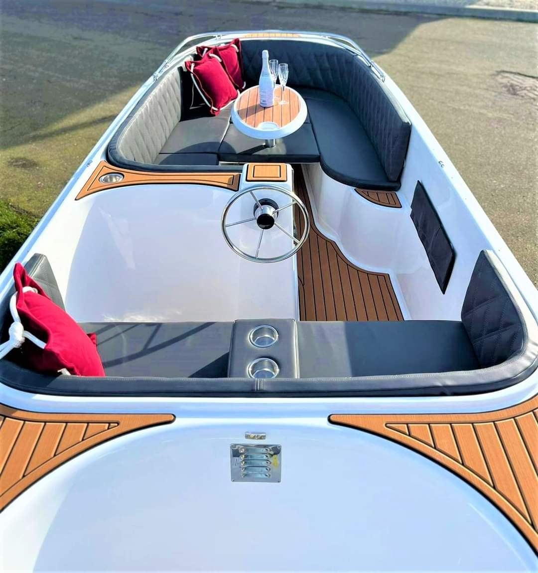 Barche: LAGERND NEU 500Classic Boot Motorboot GFK Boot Badeboot – Nuovo e nell'imballaggio originale da Aigen Schlägl venduto da Fuchs-Boote