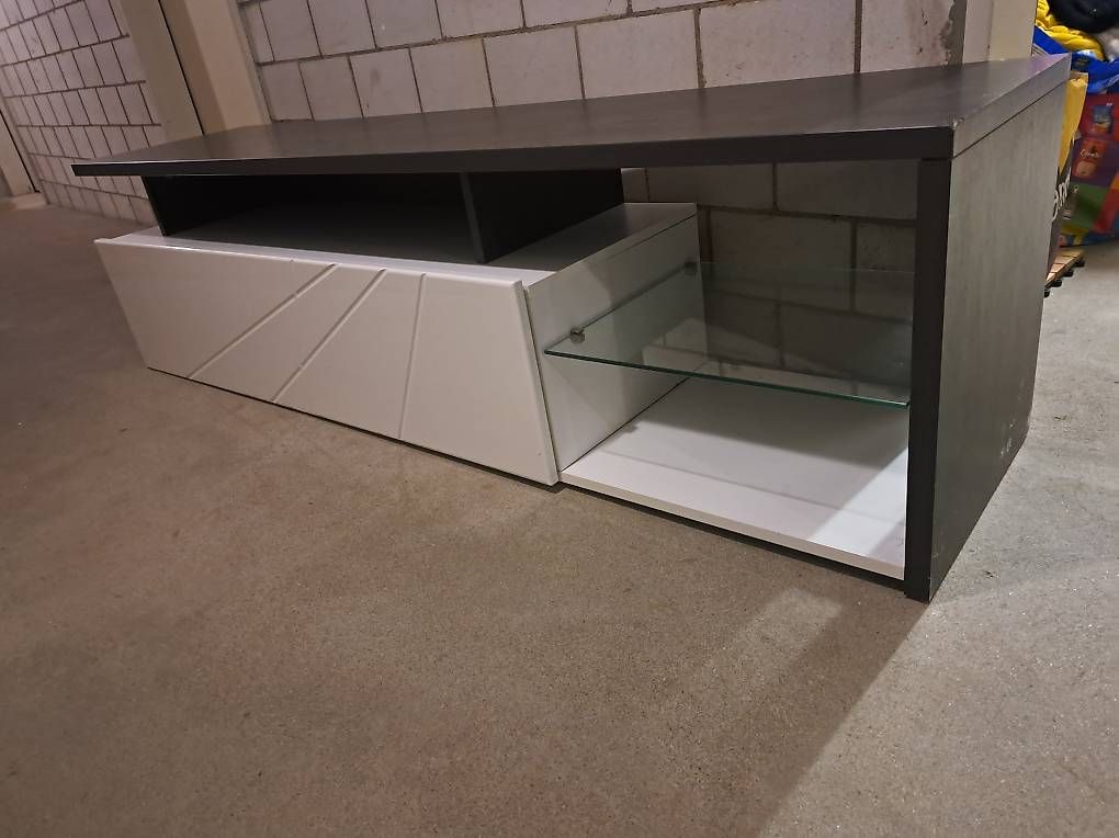 Mobili TV: TV Möbel / Schwarz Weiss mit Glas – Usato da Dällikon venduto da ale_hf2g