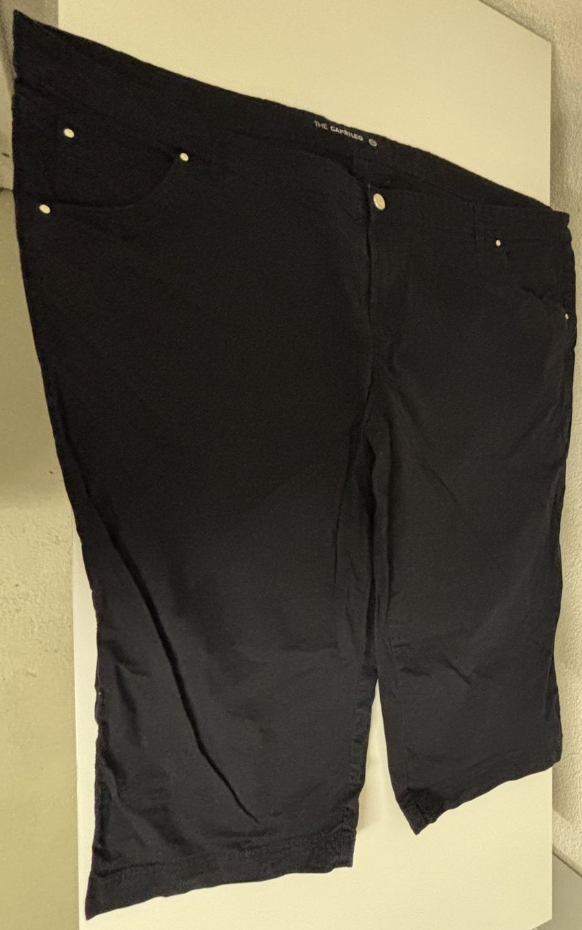 Hosen: Schwarze C&A Caprileg Hose 7/8 – Gebraucht aus Buchs AG von SellAndBuyX