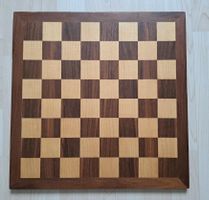 Schönes Schachbrett aus Holz ohne Figuren, 40x40 cm