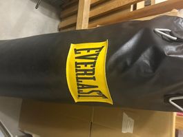 Boxsack Everlast schwarz gebraucht in gutem Zustand