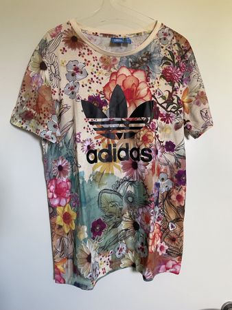 T-shirt Adidas fleuri, taille S/36