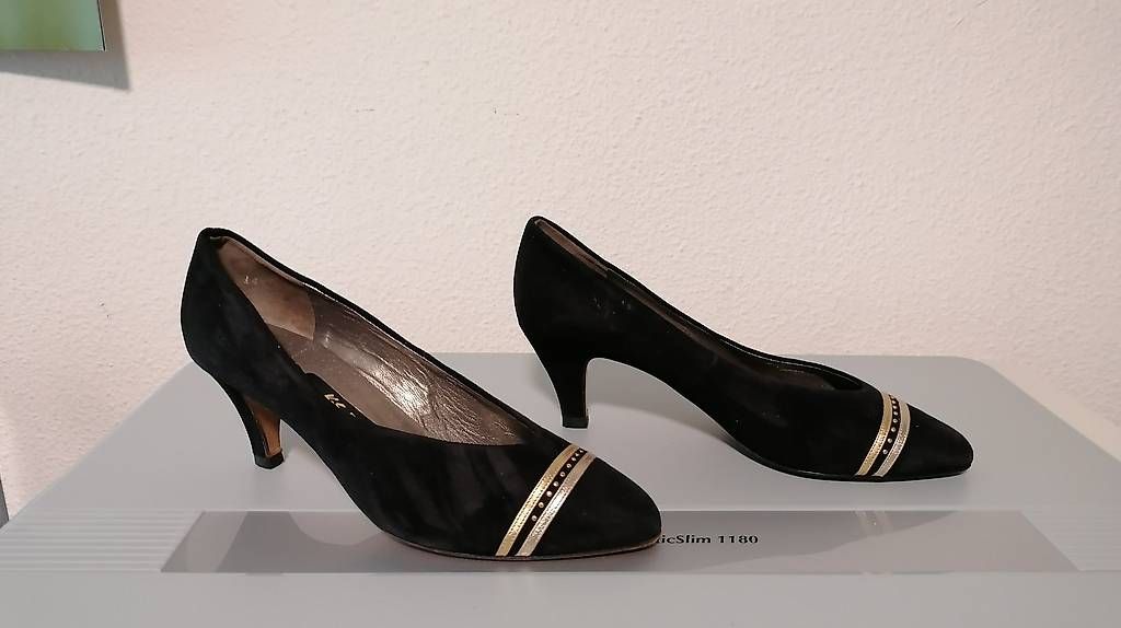 Scarpe da donna: Festlicher, schwarzer Wildleder-Pumps – Usato da Winterthur venduto da iri_7cwx