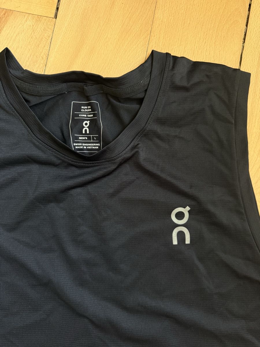 T-Shirts: On Tank Top Gr. L schwarz – Gebraucht aus Bern von Laufsport3000 1