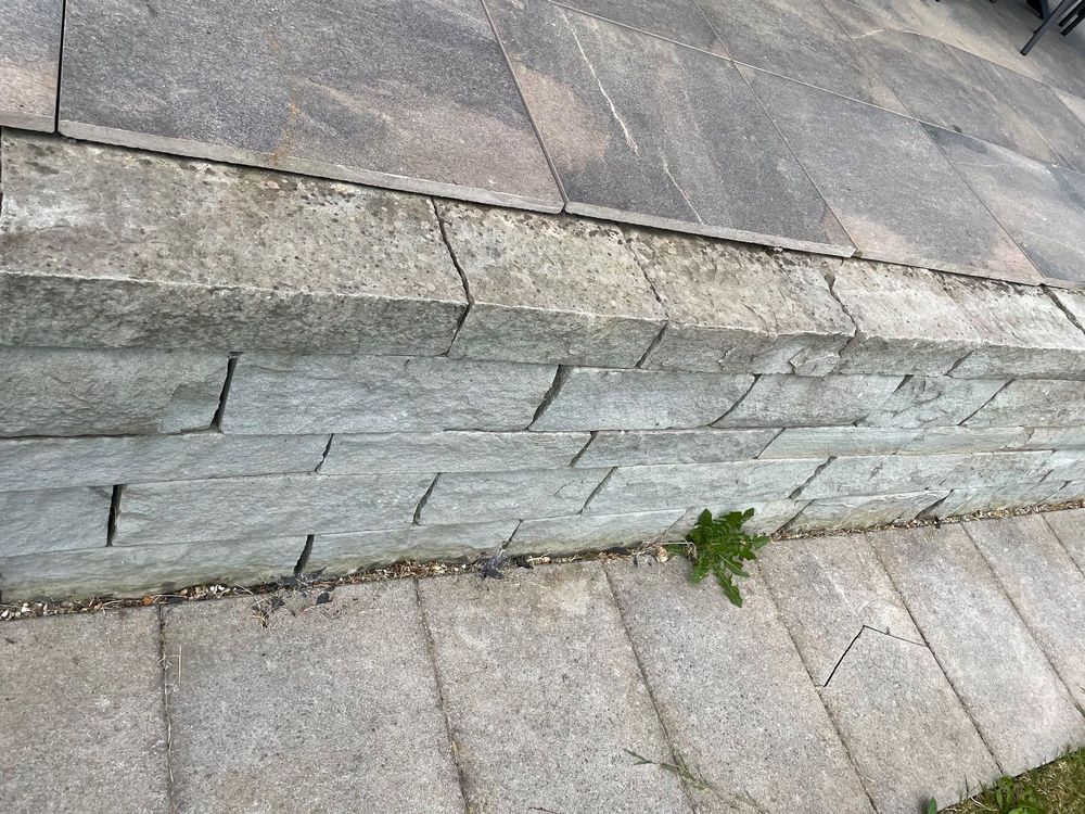 Sandsteinmauer ca. 70cm hoch, 20cm tief, 11.4 Meter lang Kaufen auf