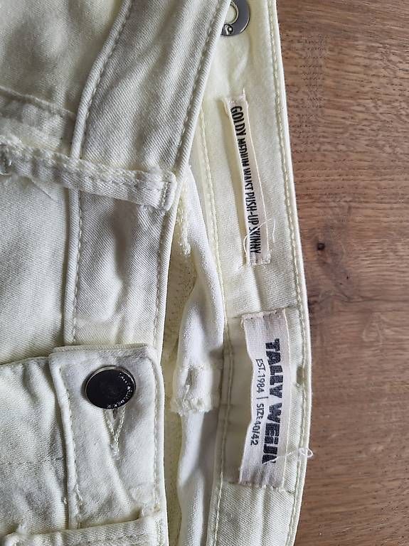 Pantaloni: Pantalon femme – Usato da Ecuvillens venduto da loloall 2