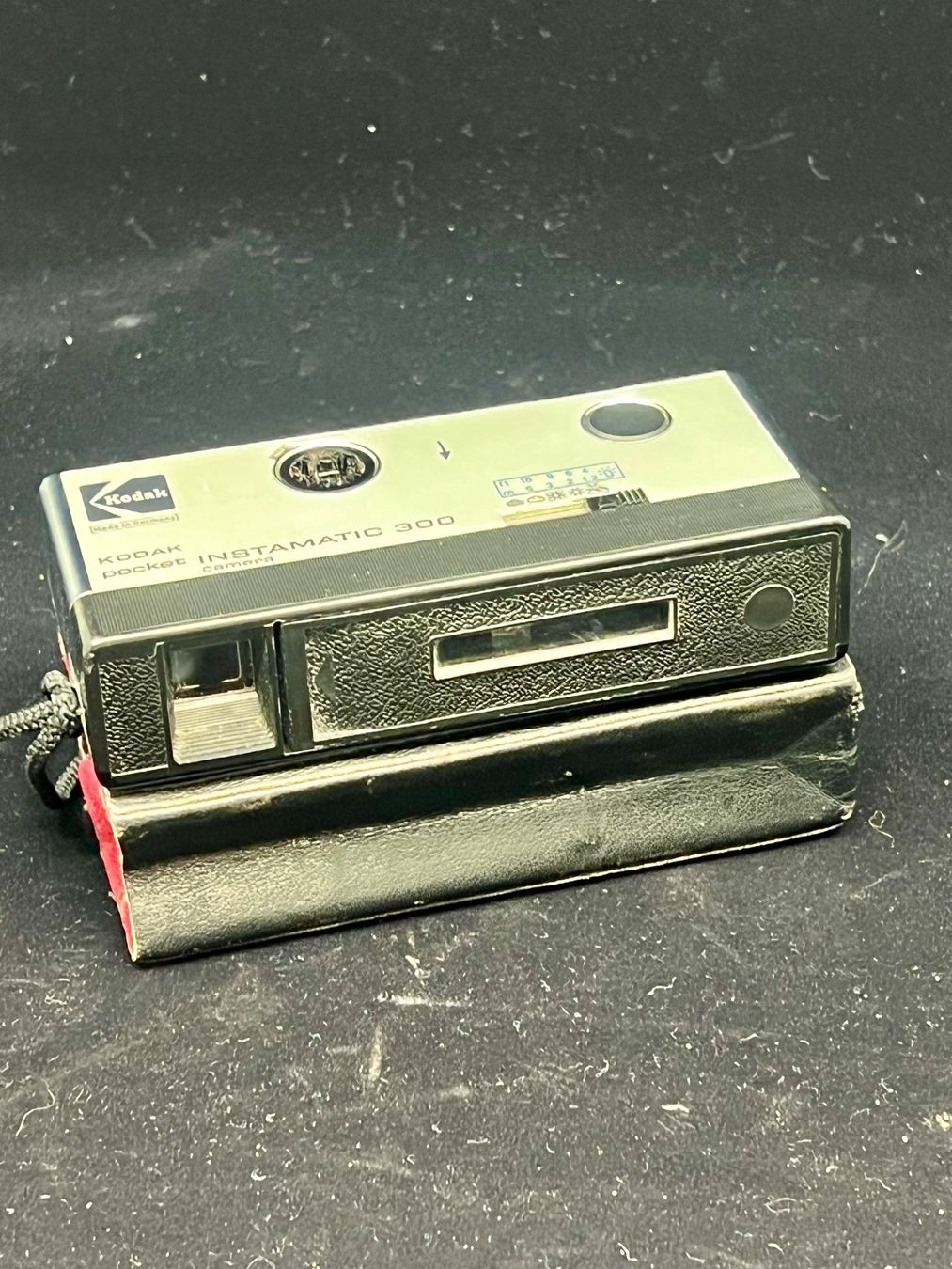 Kodak Fotocamera: Kodak Pocket Instamatic 300 avec housse – Usato da Sion venduto da ROBY_ROBY_ROBY 1