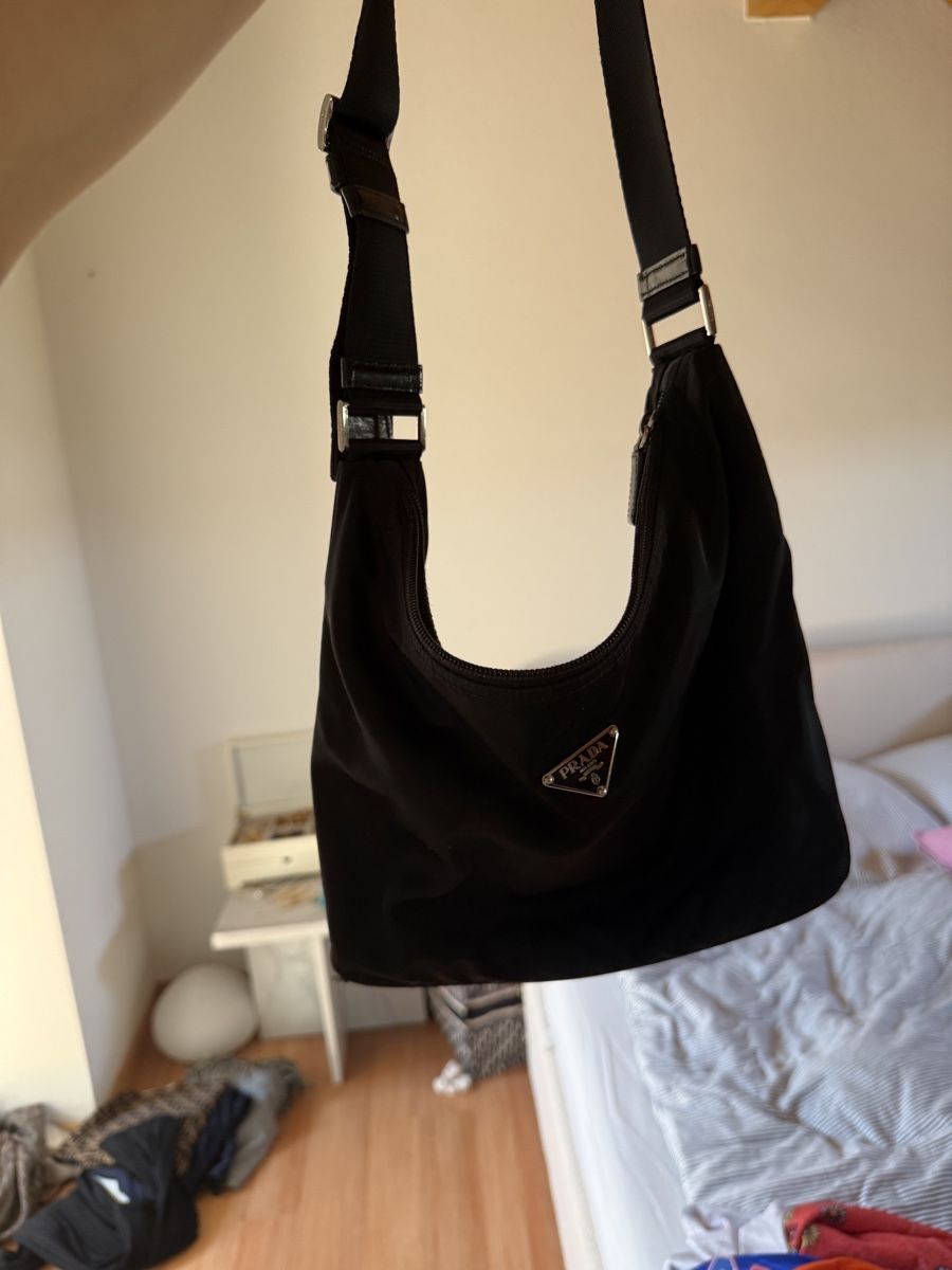 Prada Sacs femmes: Prada Nylon Black Shoulder Bag – D'occasion à Schwerzenbach par Cscollazo 3