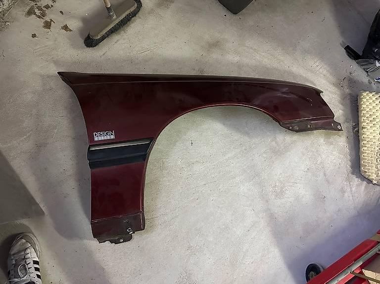 Opel Tutti pezzi di ricambio auto: Opel Omega A Kotflügel – Usato da Bern venduto da bieter-1