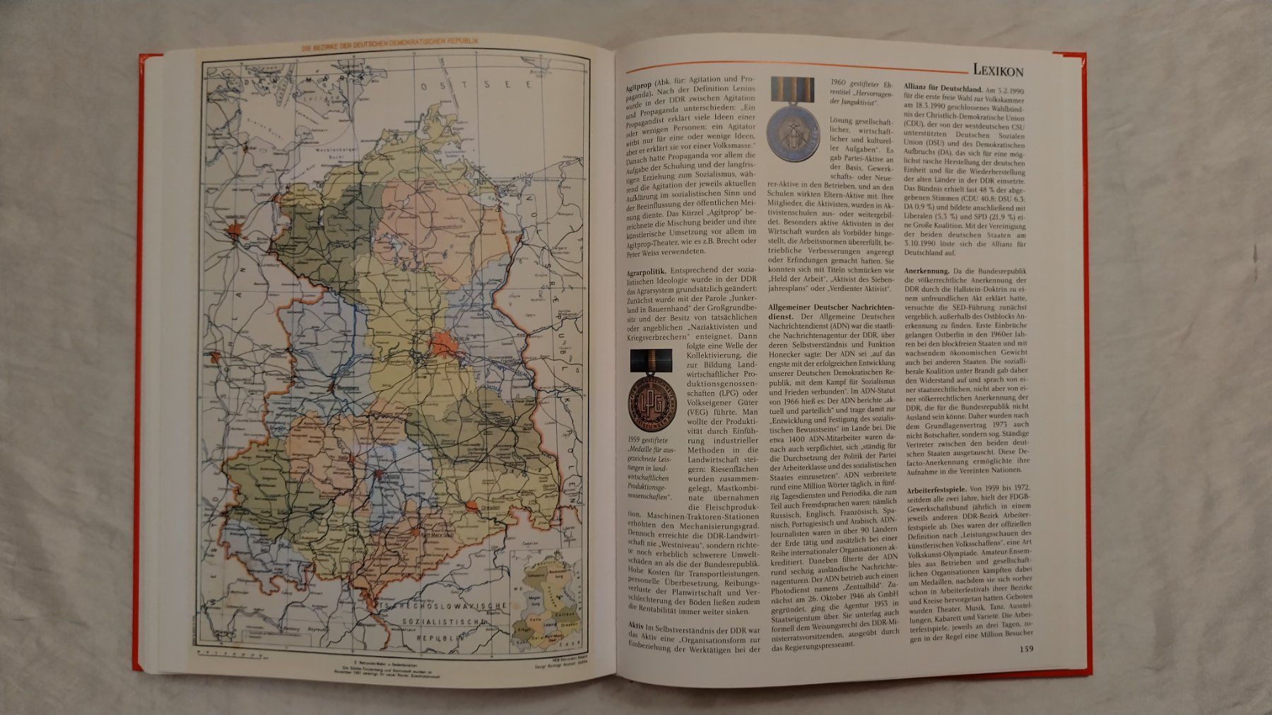 Libri: DDR - Eine Chronik Deutscher Geschichte / Buch 2006 – Usato da Bellach venduto da JingleJerry 6