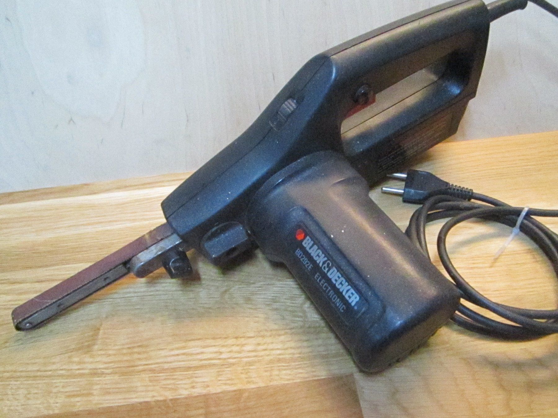 Aiguiseuses & polisseuses: Bandschleifer Black&Decker BD 292 E – D'occasion à ARISDORF par Sukawa1