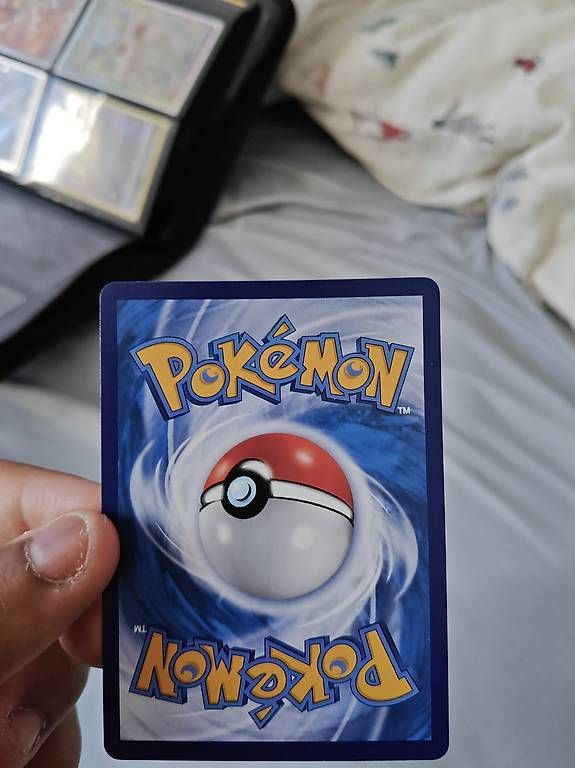 Carte collezionabili: Charizard v – Usato da Bad Ragaz venduto da rga_kq2z